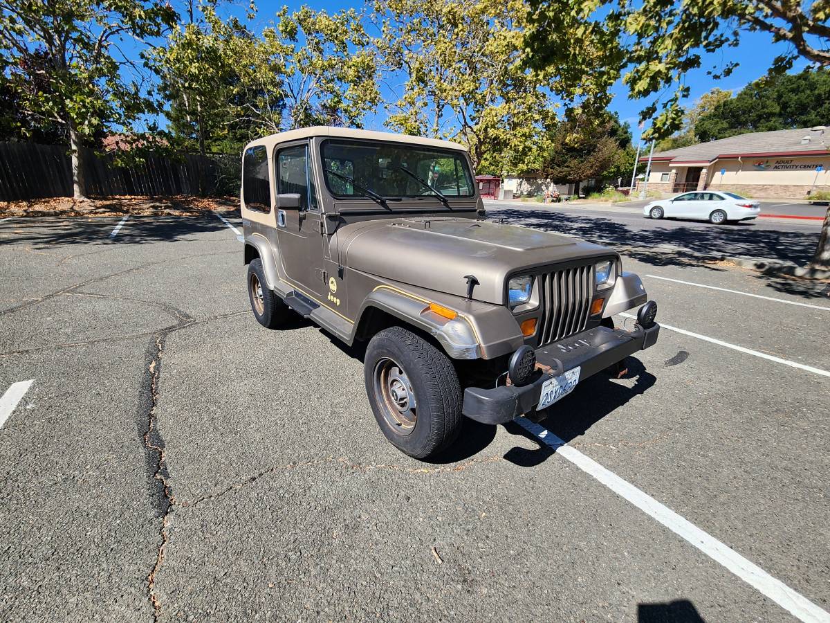 Jeep-Wrangler-sahara-1990