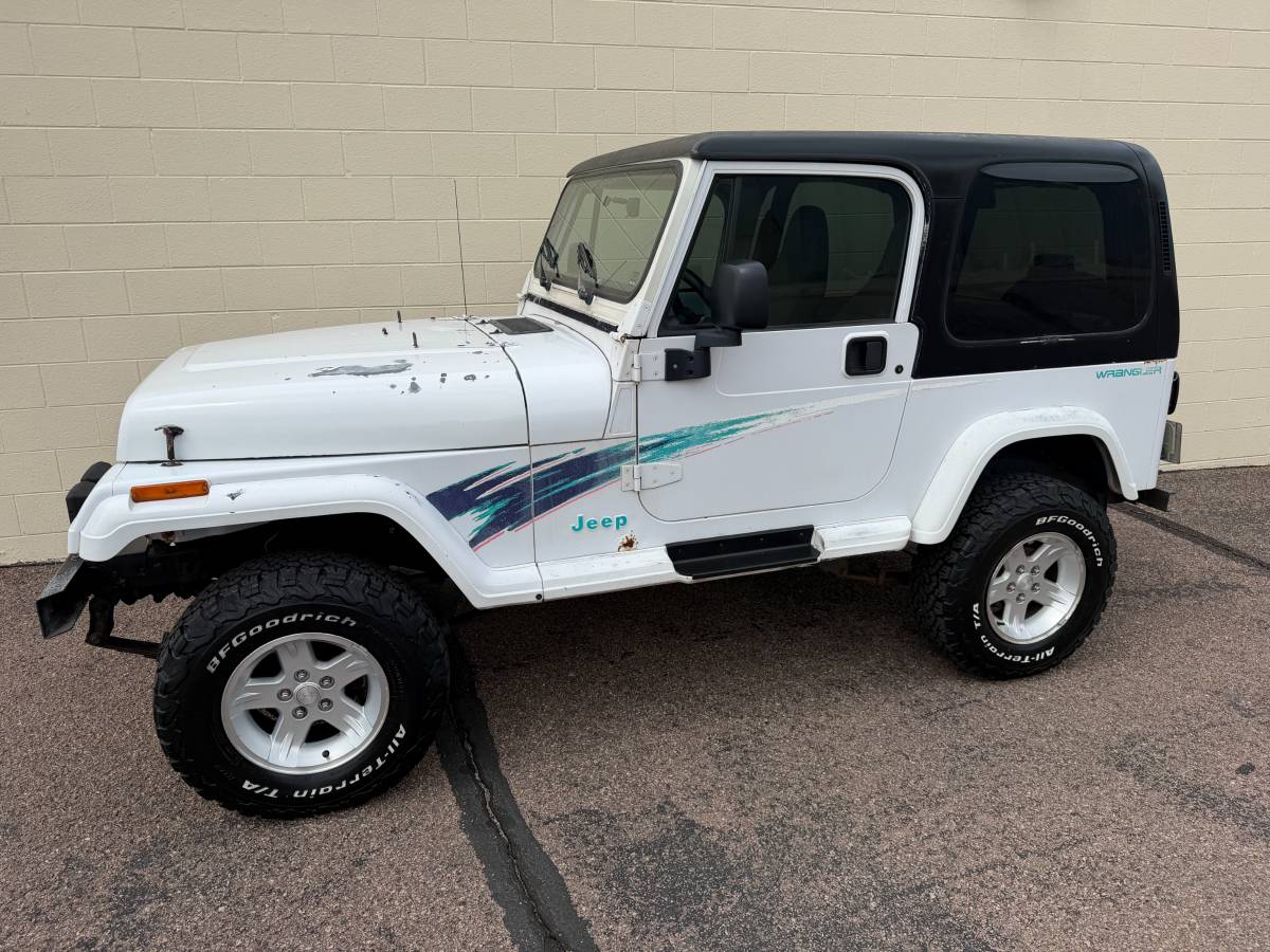 Jeep-Wrangler-splash-edition-1994-white