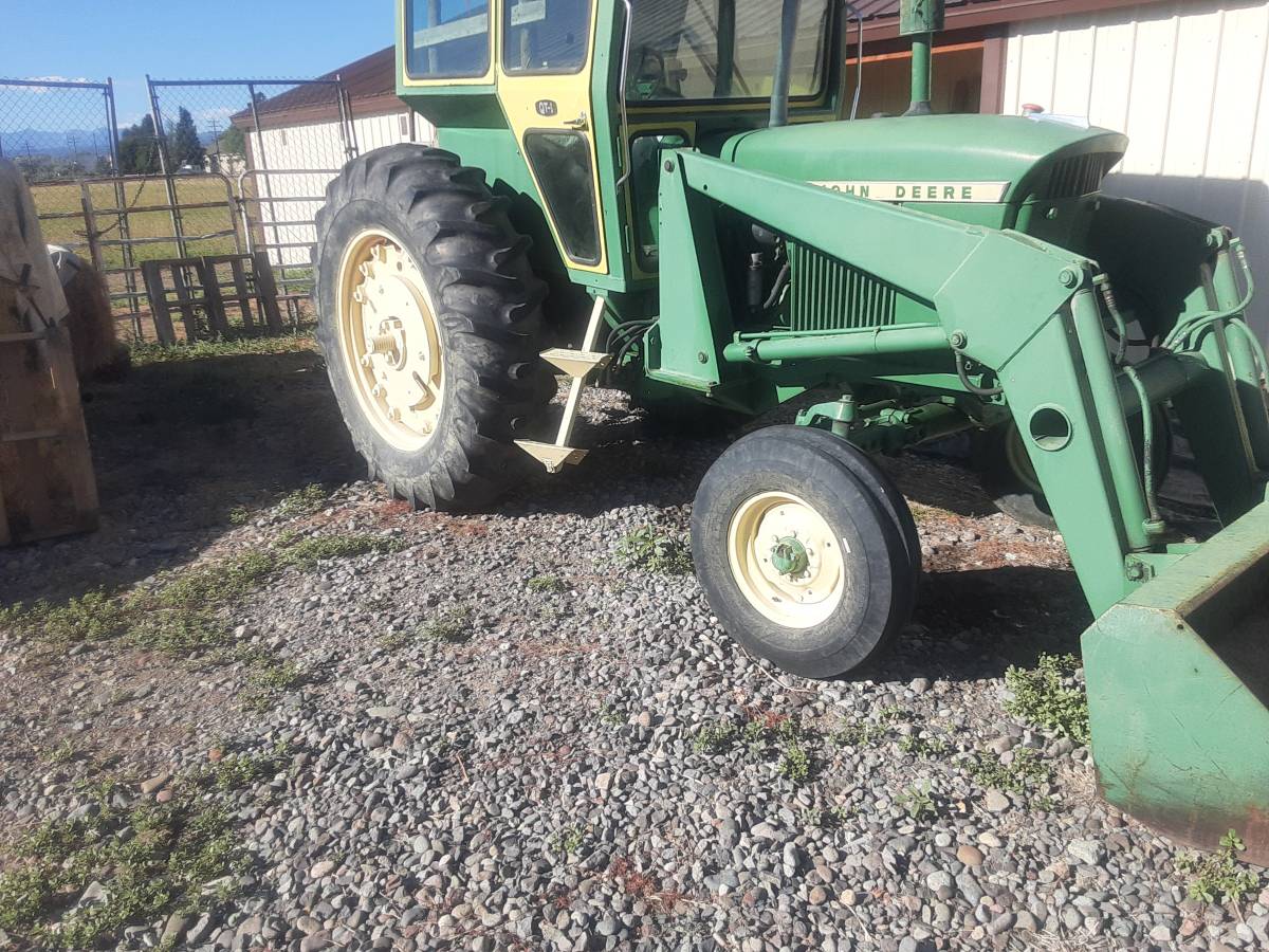 John-deere-3020-1968-green