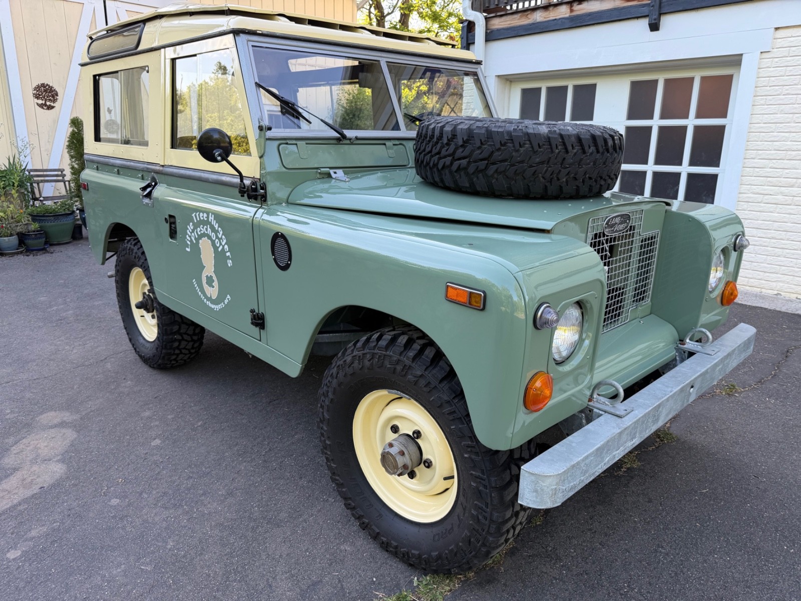 Land-Rover-Defender-1970-SUV