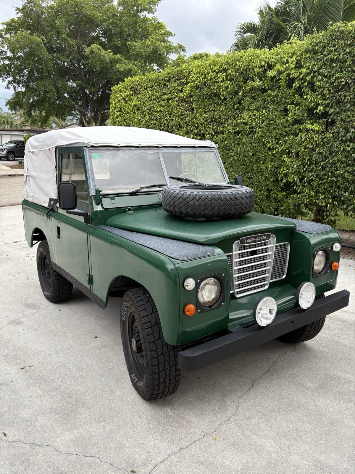 Land-Rover-Defender-1979-SUV-Black