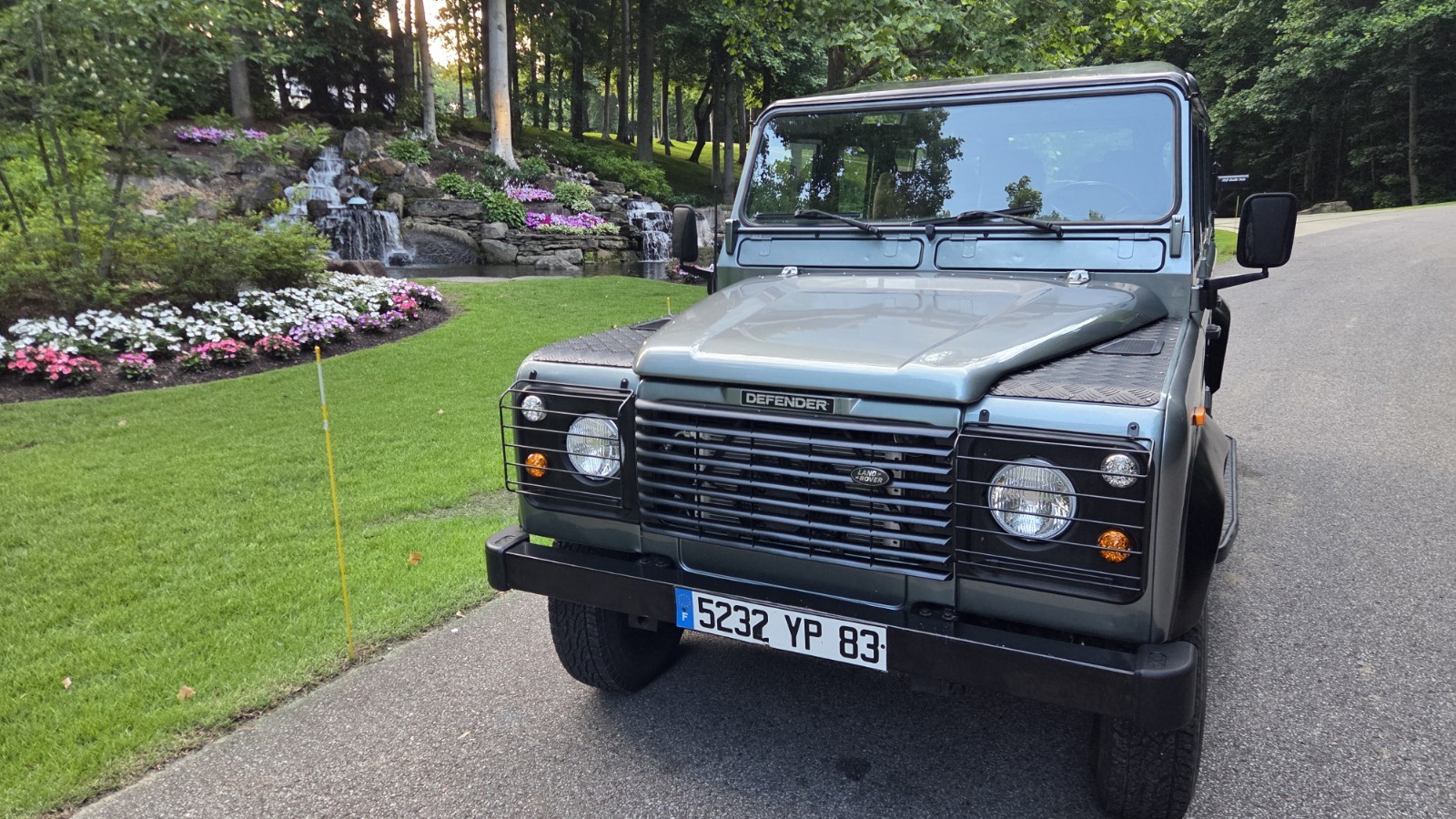Land-Rover-Defender-1980-SUV-Tan