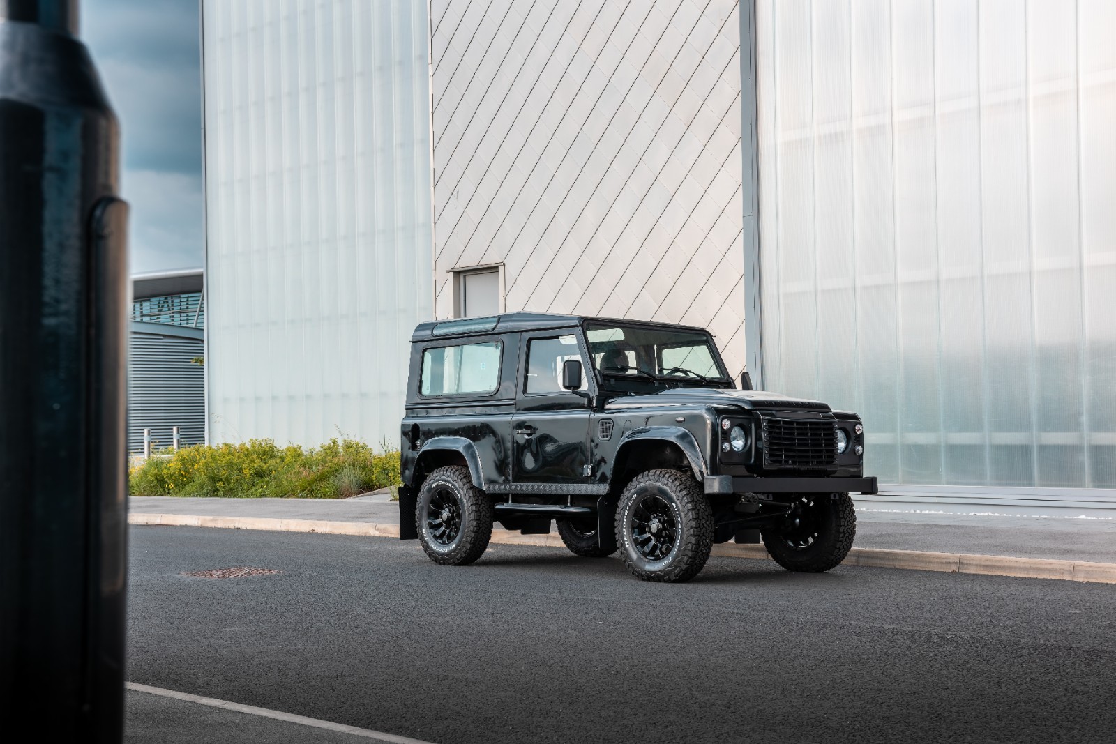 Land-Rover-Defender-1994-SUV