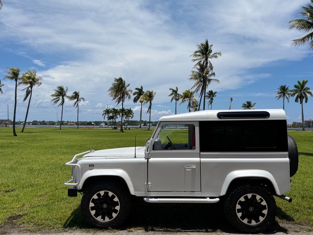 Land-Rover-Defender-1996-SUV-White