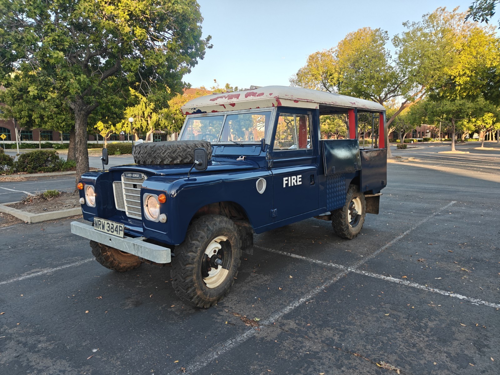 Land-Rover-series-3-1975-SUV-Red