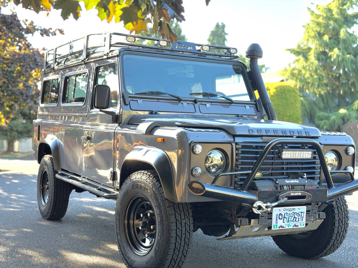 Land-rover-Defender-110-1990-grey