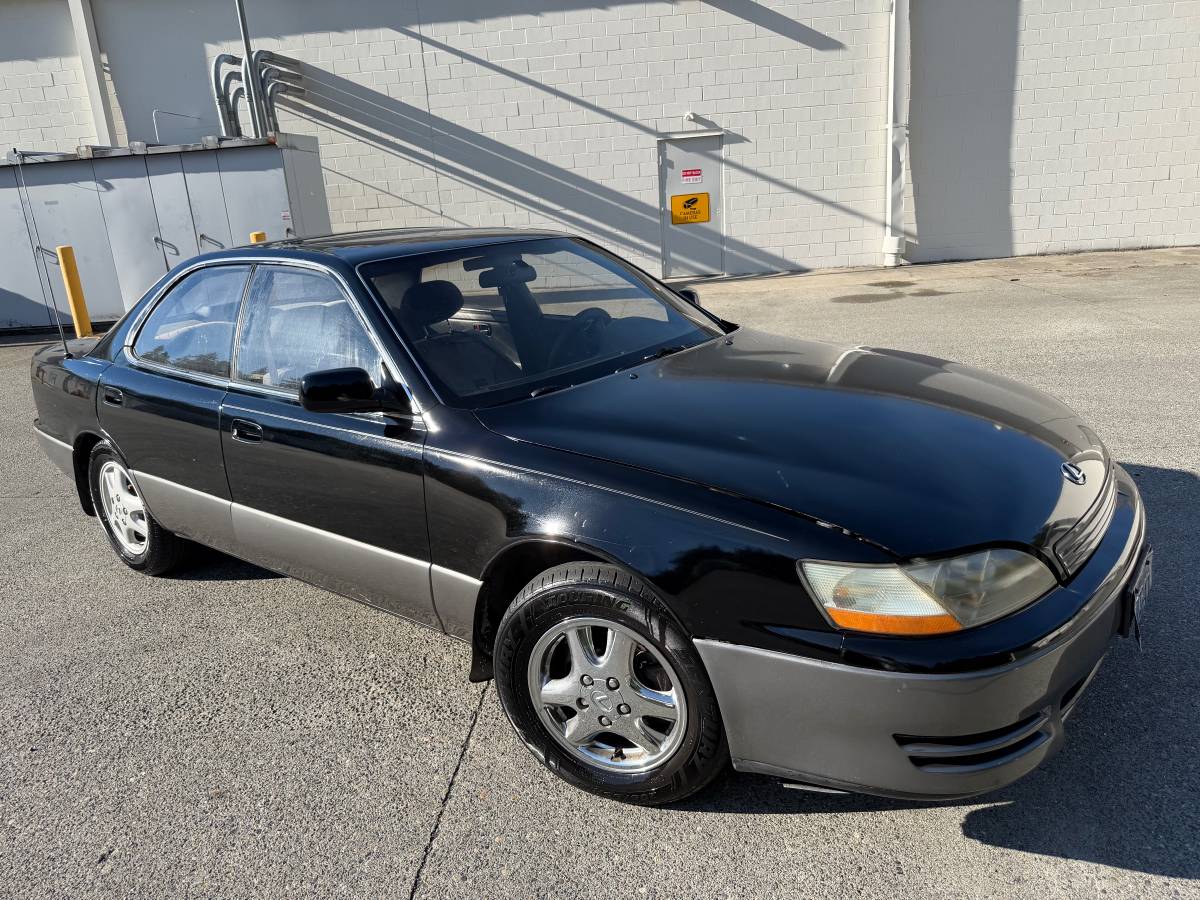 Lexus-Es-300-1996-black
