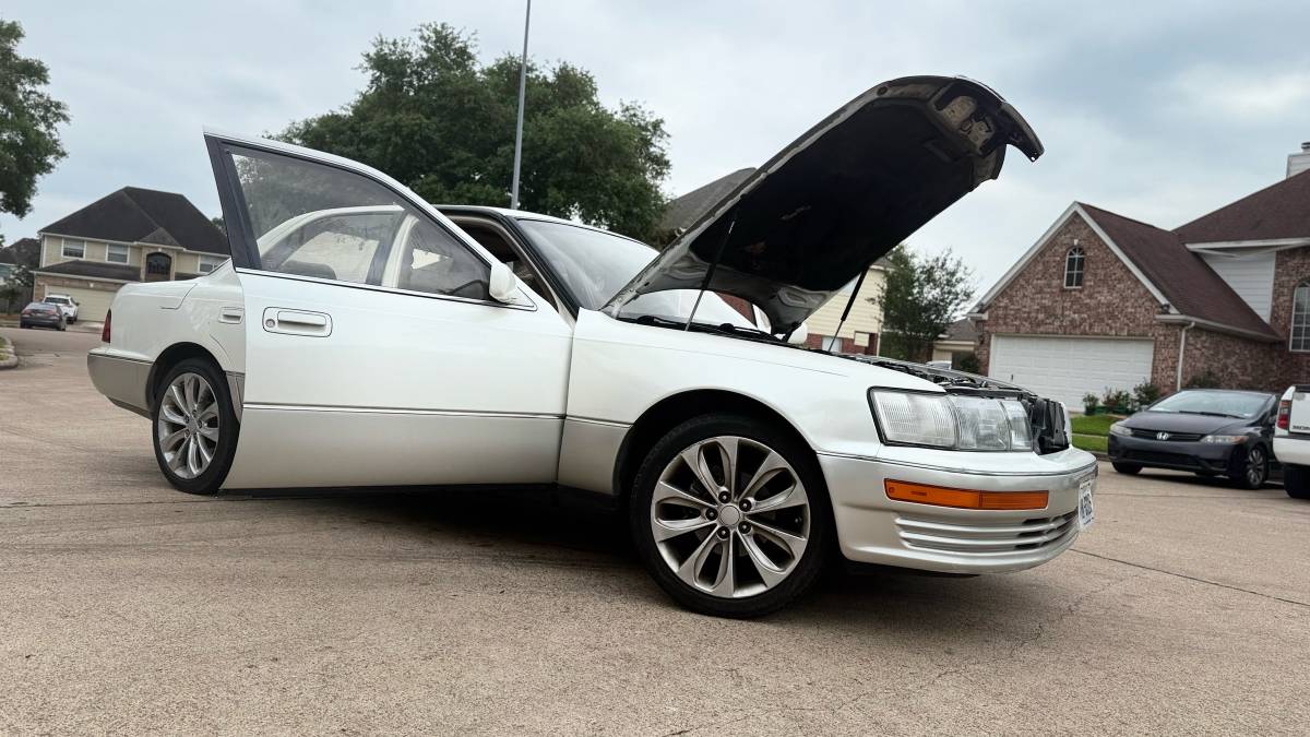 Lexus-Ls-430-1991-white