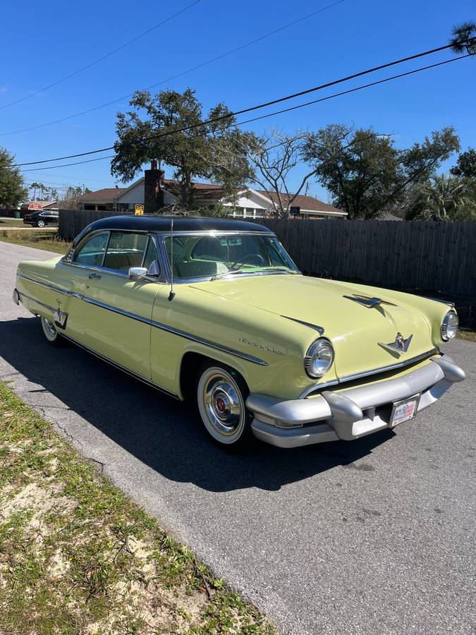 Lincoln-Capri-1954-yellow