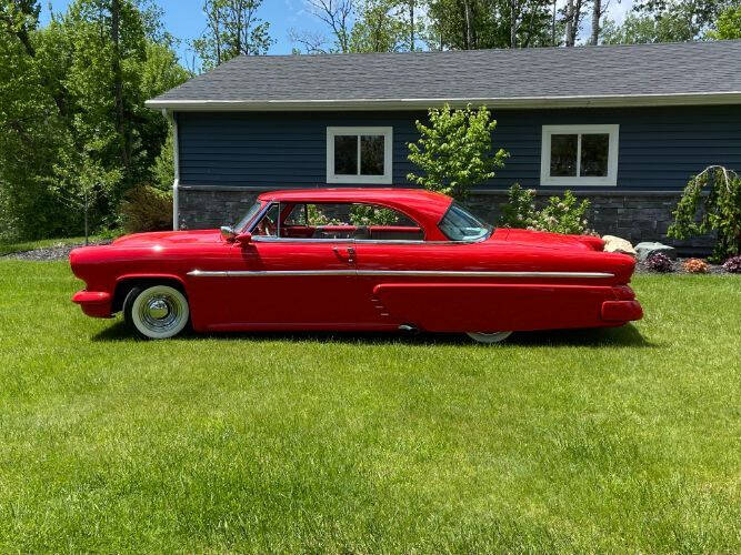 Lincoln-Capri-1955-Red-Light-Gray-Leather