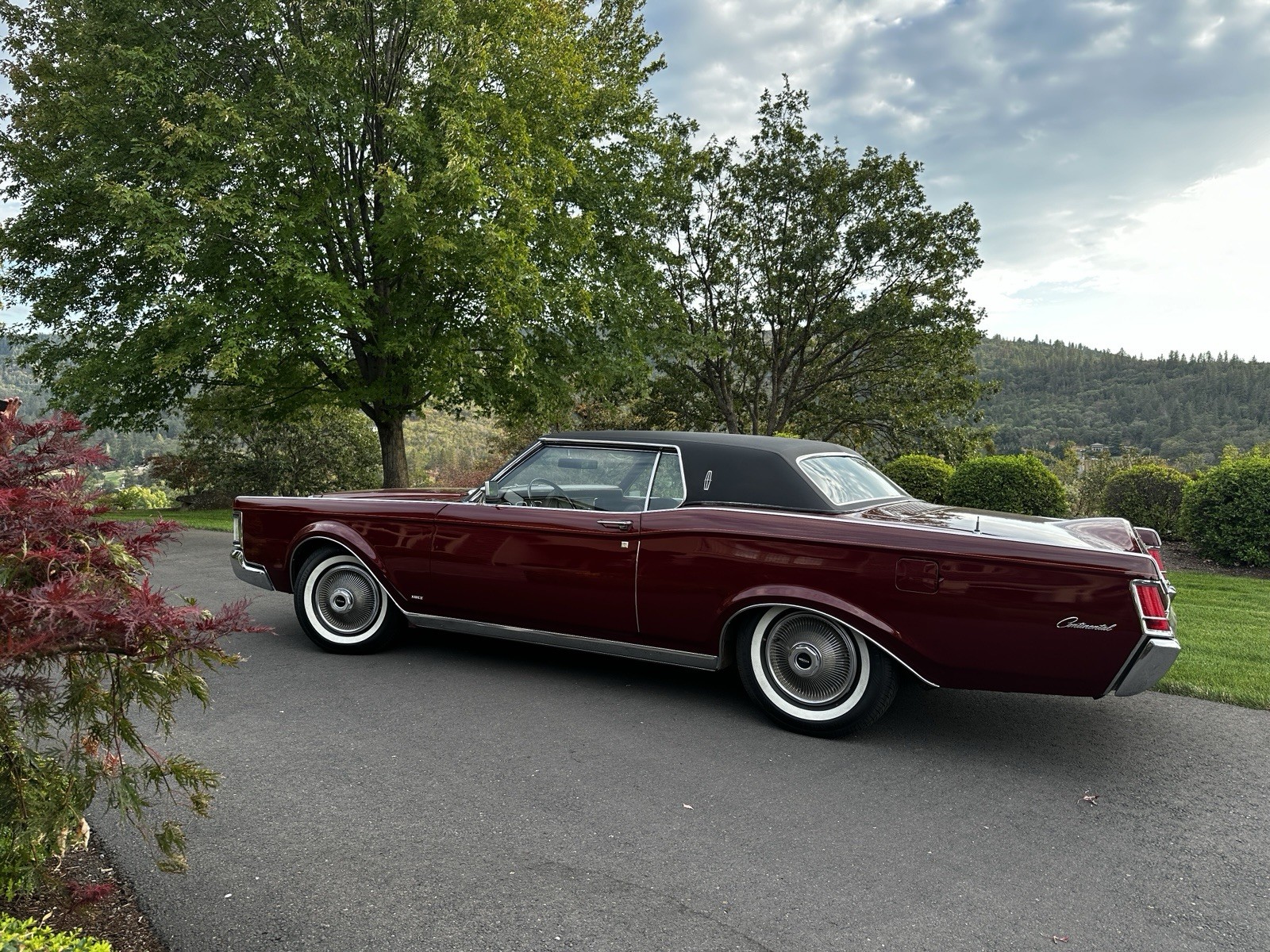 Lincoln-Continental-1969-Coupe-Burgundy