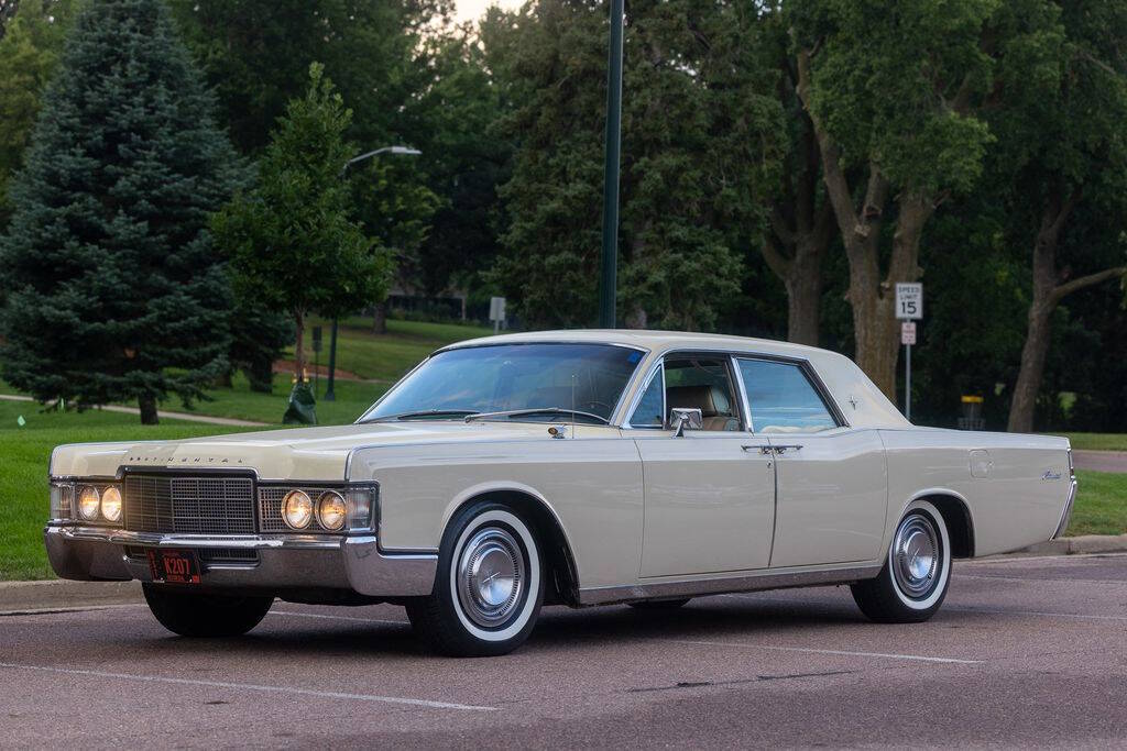 Lincoln-Continental-1969-Creamy-White-Gold
