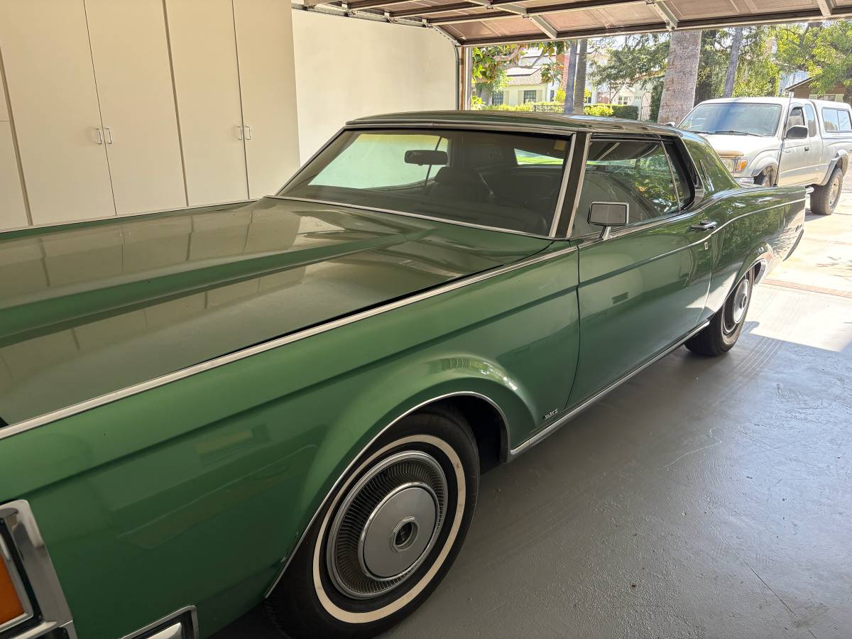 Lincoln-Continental-1970-green