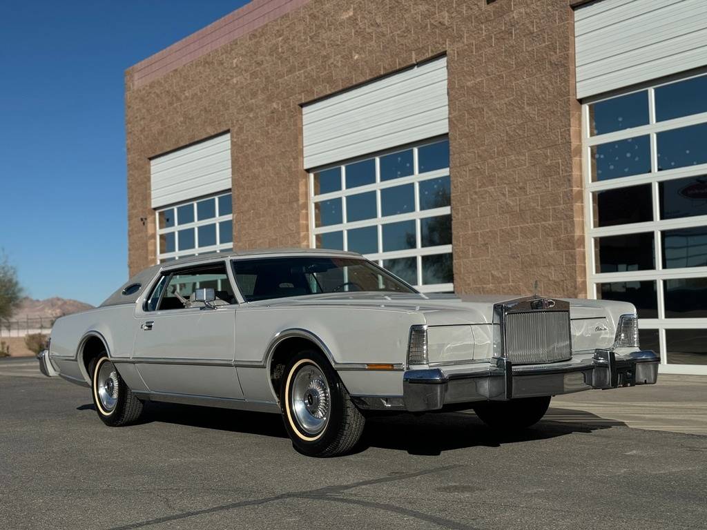 Lincoln-Continental-1976-grey