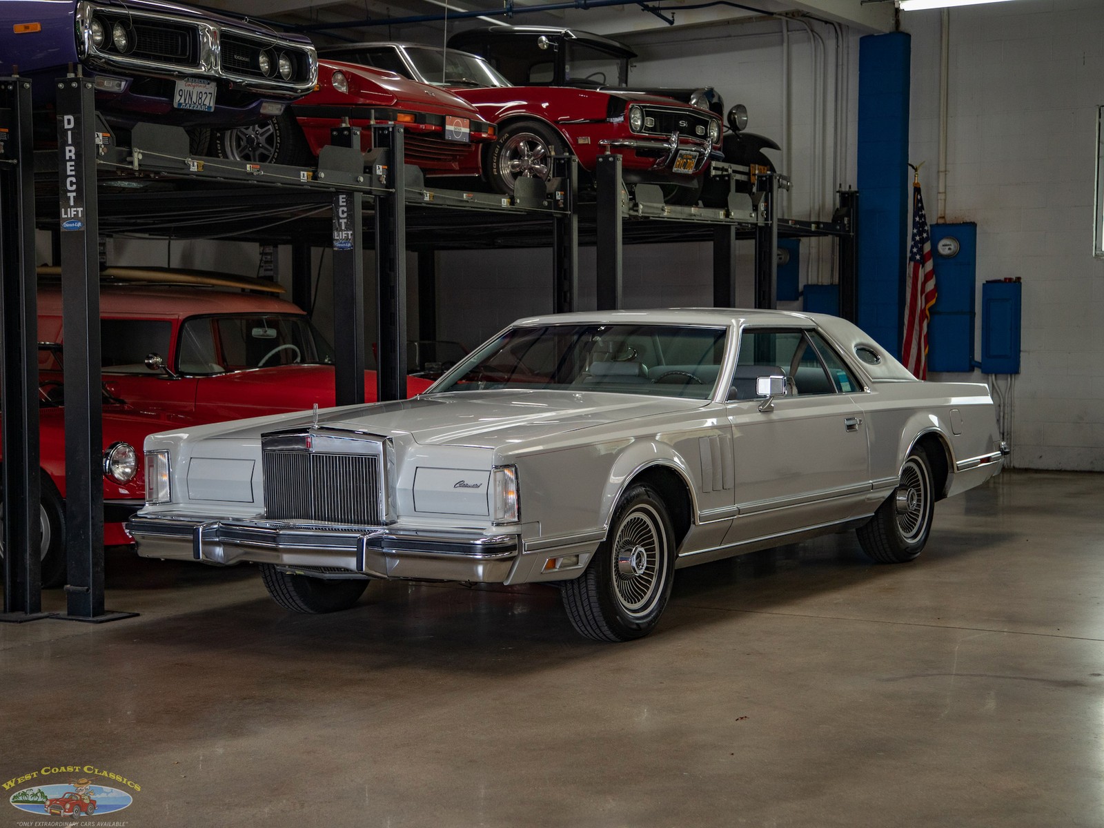 Lincoln-Continental-1977-2-Door-Coupe-Gray-Light
