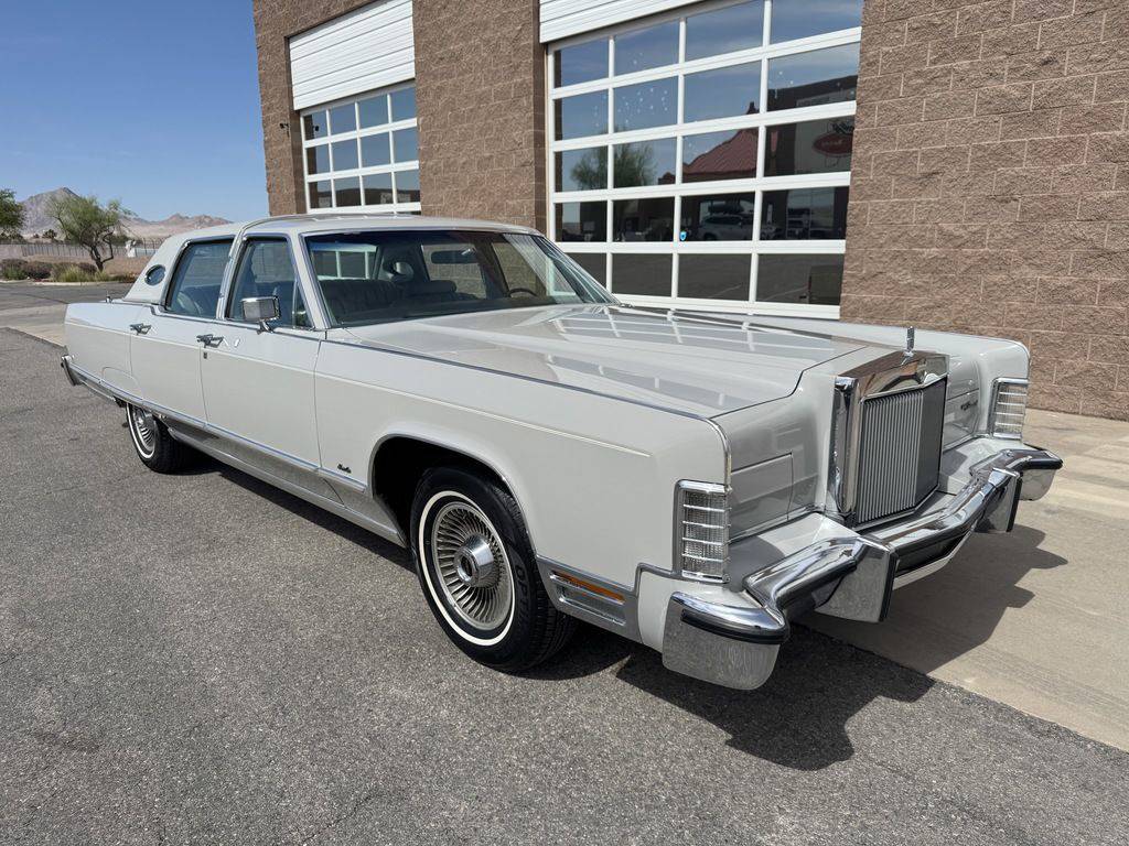 Lincoln-Continental-1977-grey