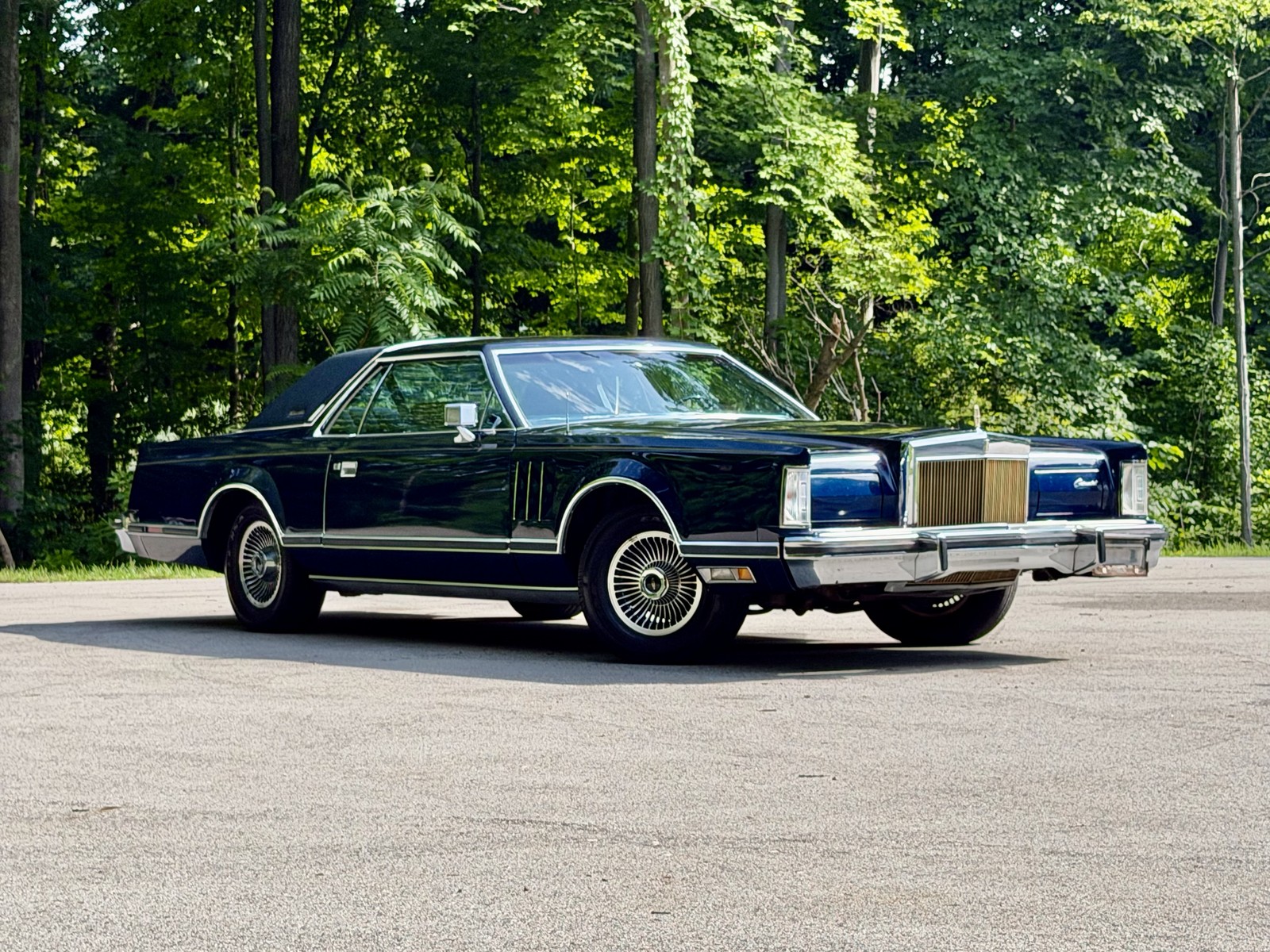 Lincoln-Continental-1979-Coupe-Luxury-Midnight-Blue-cloth-interior