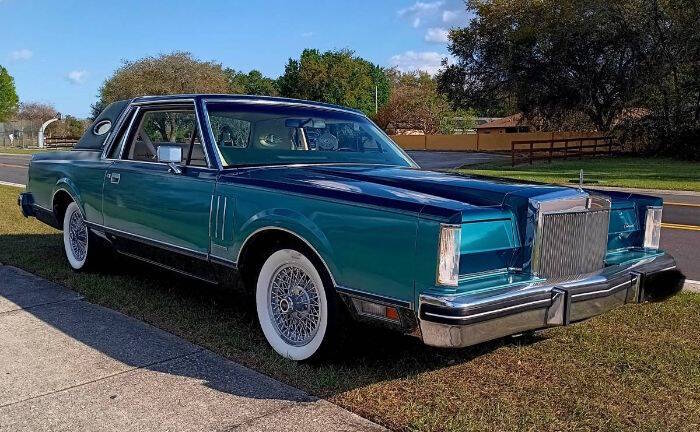 Lincoln-Continental-1983-Green