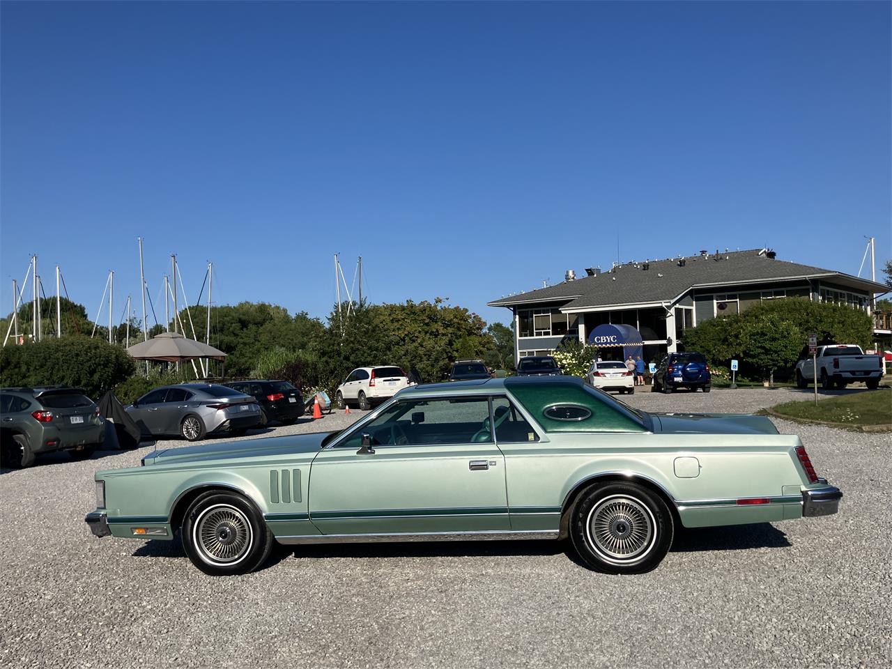 Lincoln-Continental-mark-v-1977-Jade-Green-Metallic-Two-Tone-Green