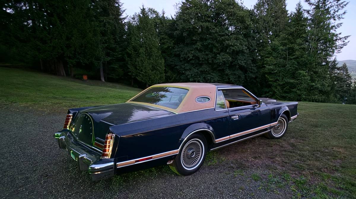 Lincoln-Continental-mark-v-1977-blue