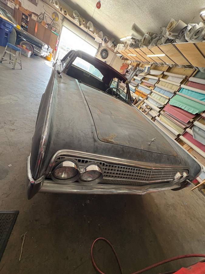 Lincoln-Continental-sedan-1961-blue