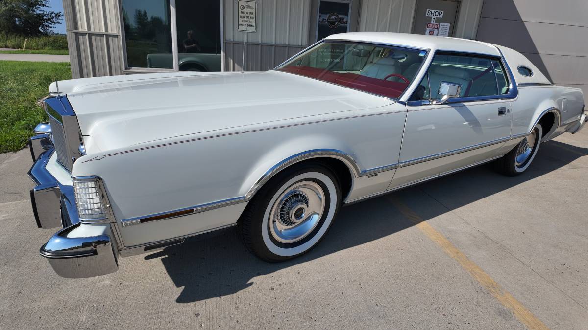 Lincoln-Mark-iv-1975
