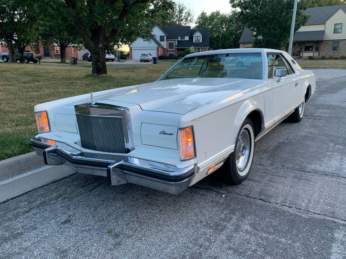 Lincoln-Mark-v-1978-white
