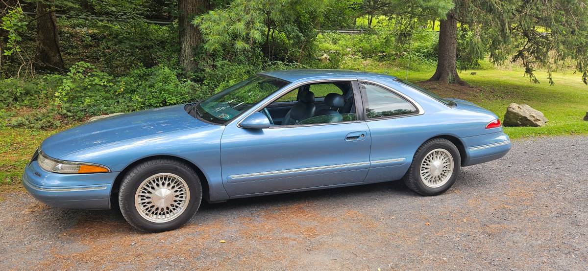 Lincoln-Mark-viii-1993-blue