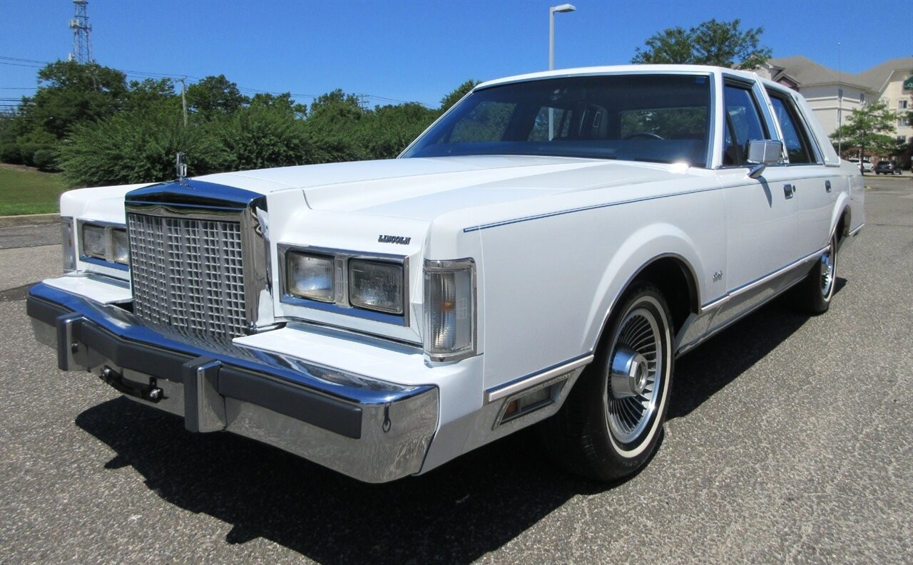 Lincoln-Town-Car-1985-Sedan-Blue Lincoln Town Car 1985