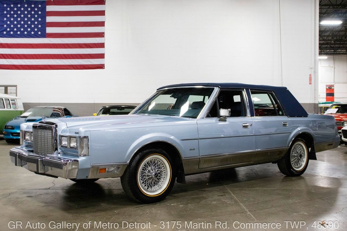 Lincoln-Town-Car-1986-Sedan-Blue
