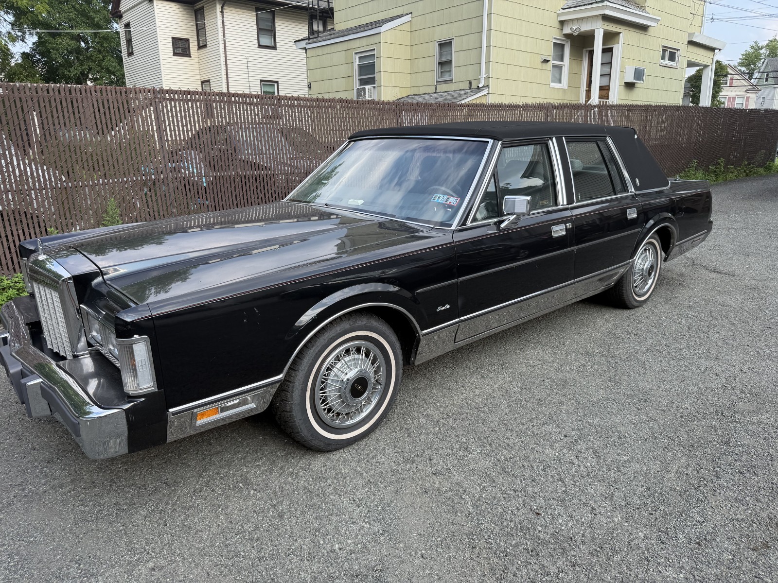 Lincoln-Town-Car-1987-Sedan-Gray