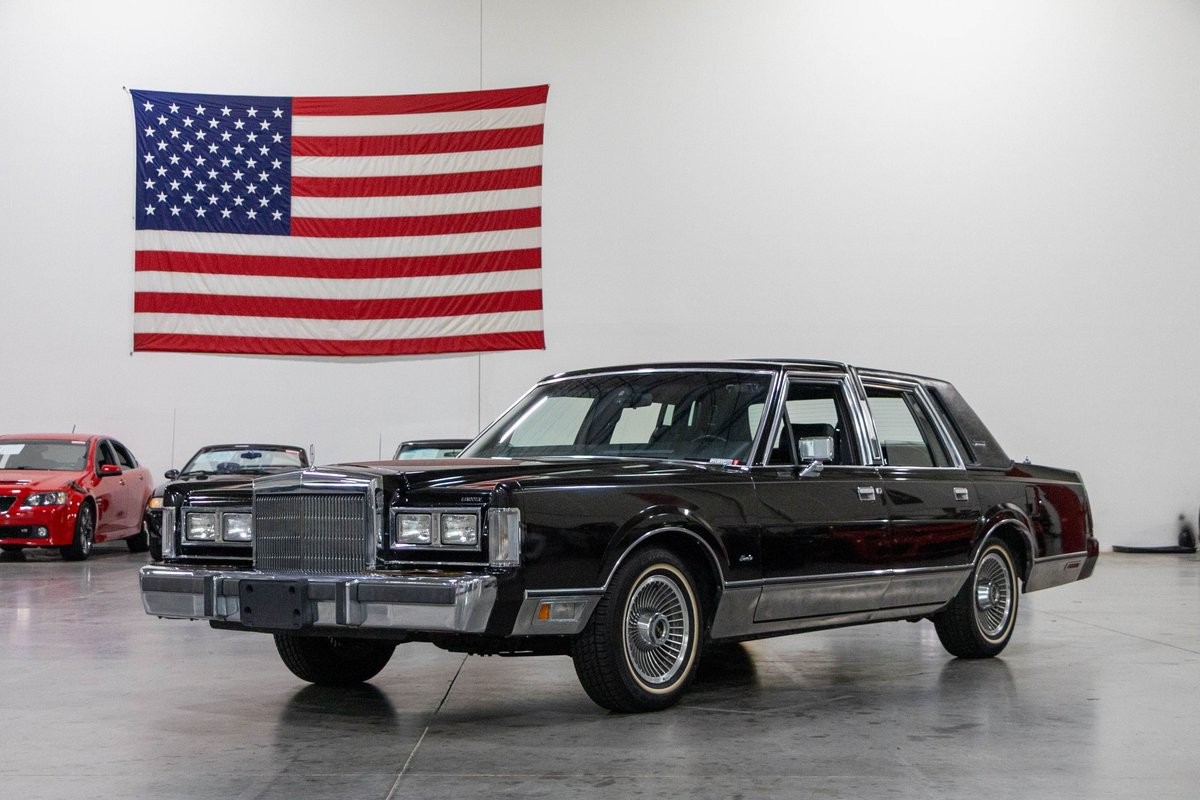 Lincoln Town Car 1988