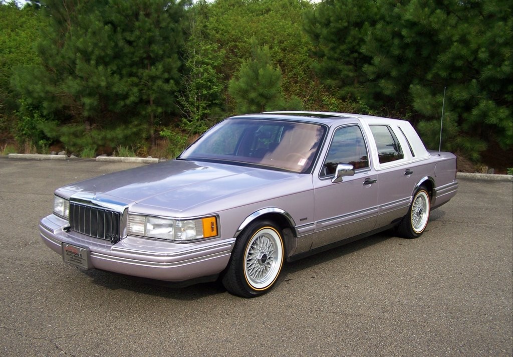 Lincoln-Town-Car-1991-Sedan-Red