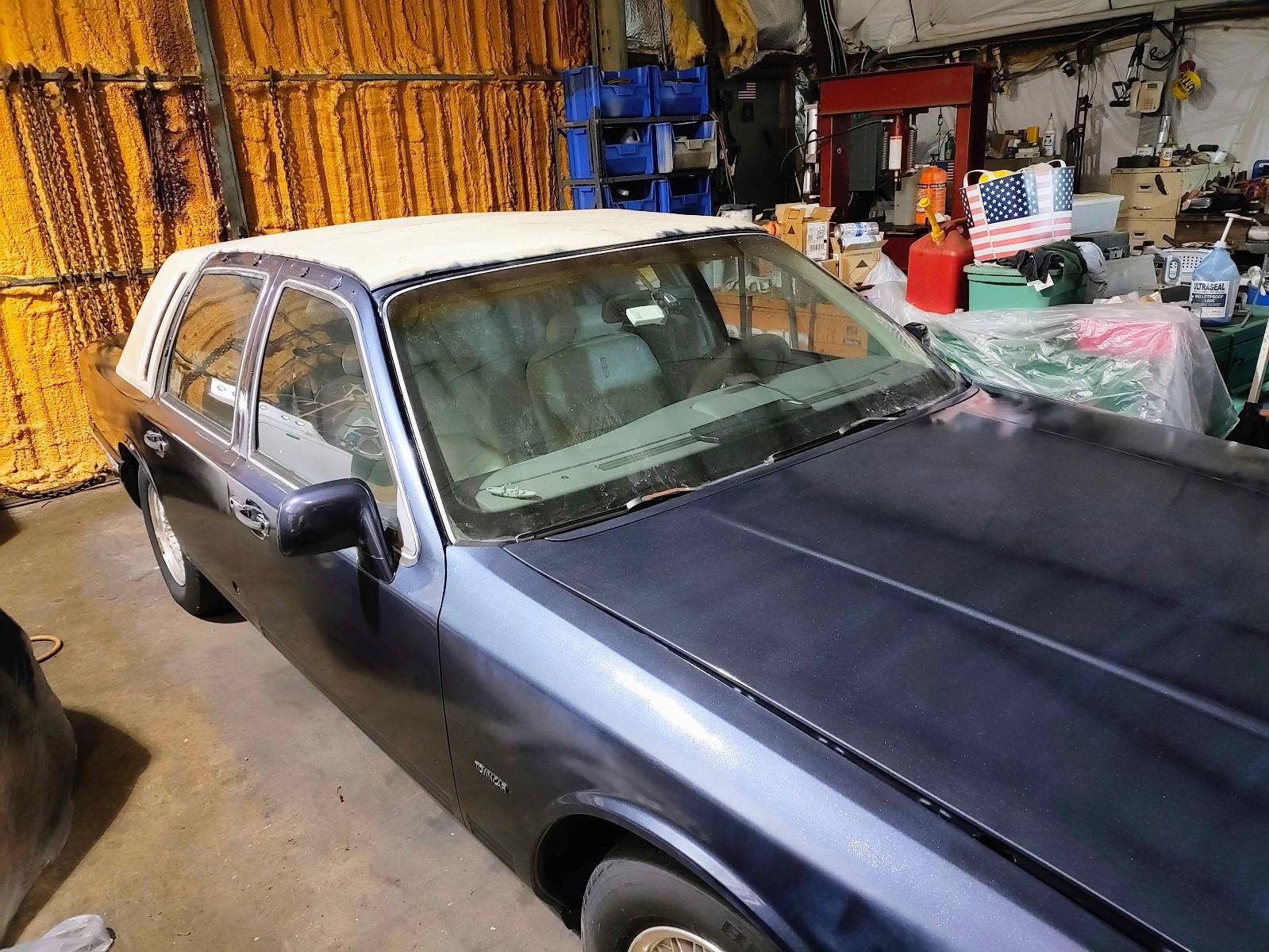 Lincoln-Town-Car-1996-Sedan