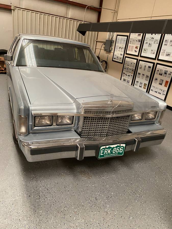 Lincoln-Town-car-1986-blue Lincoln-Town-car-1986-blue