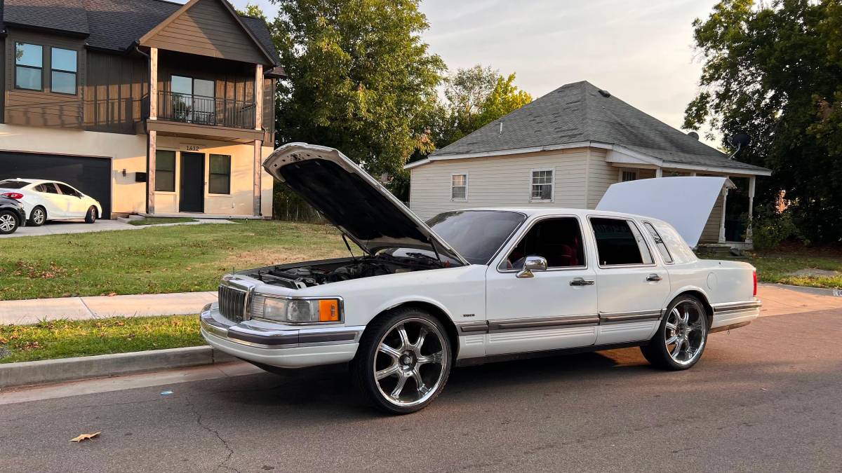 Lincoln-Town-car-1990-white