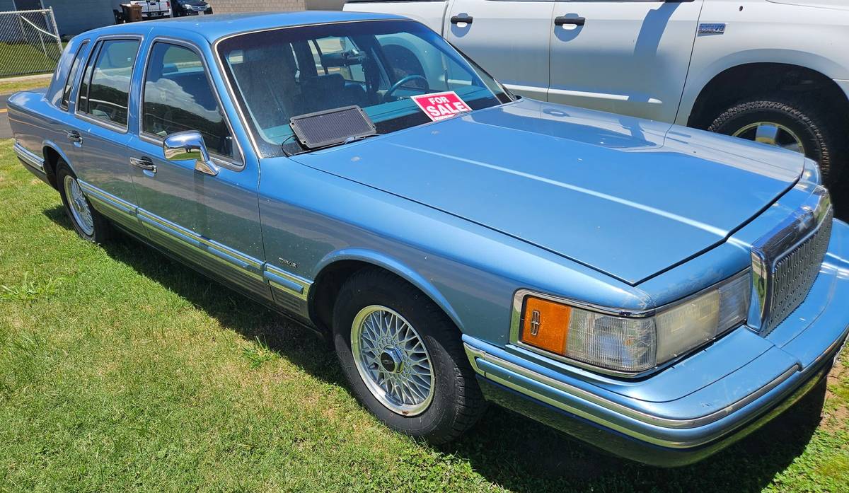 Lincoln-Town-car-1994-blue