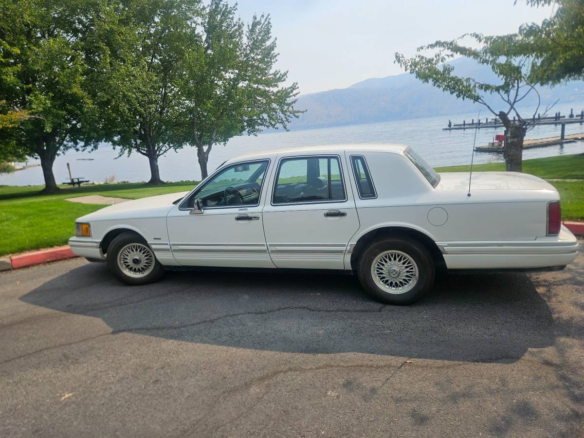 Lincoln-Town-car-executive-1994