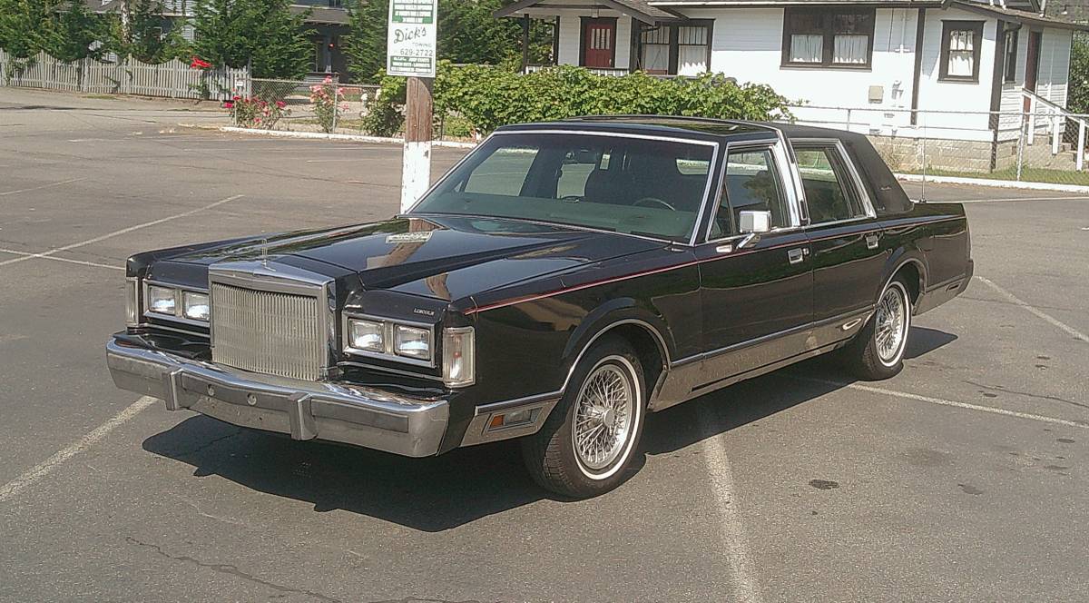 Lincoln-Town-car-signature-1988-black