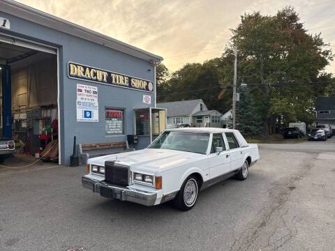 Lincoln-Town-car-signaturetournament-edition-1989-White