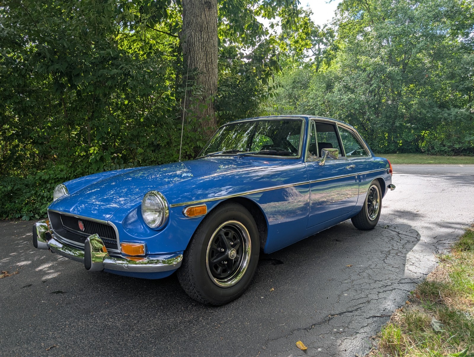 MG-MGB-1972-Coupe-Black