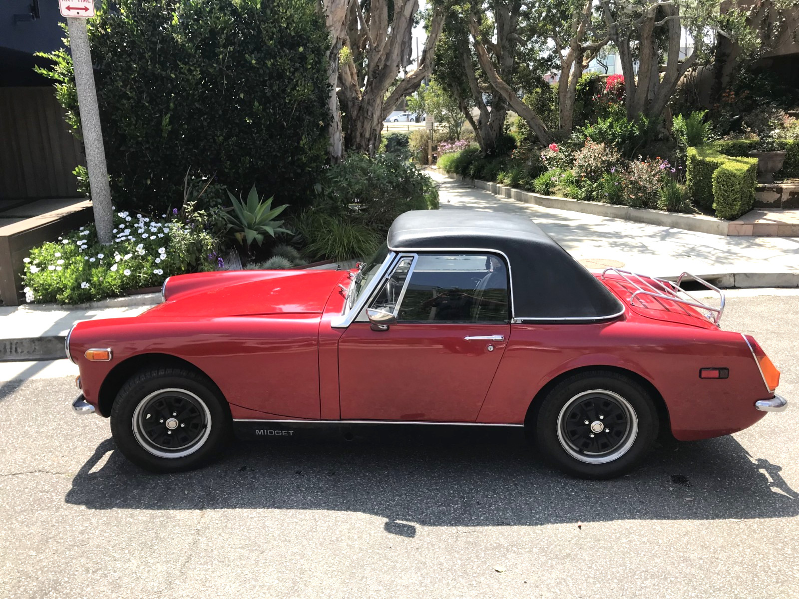 MG-Midget-MK-III-1973-Convertible-Black