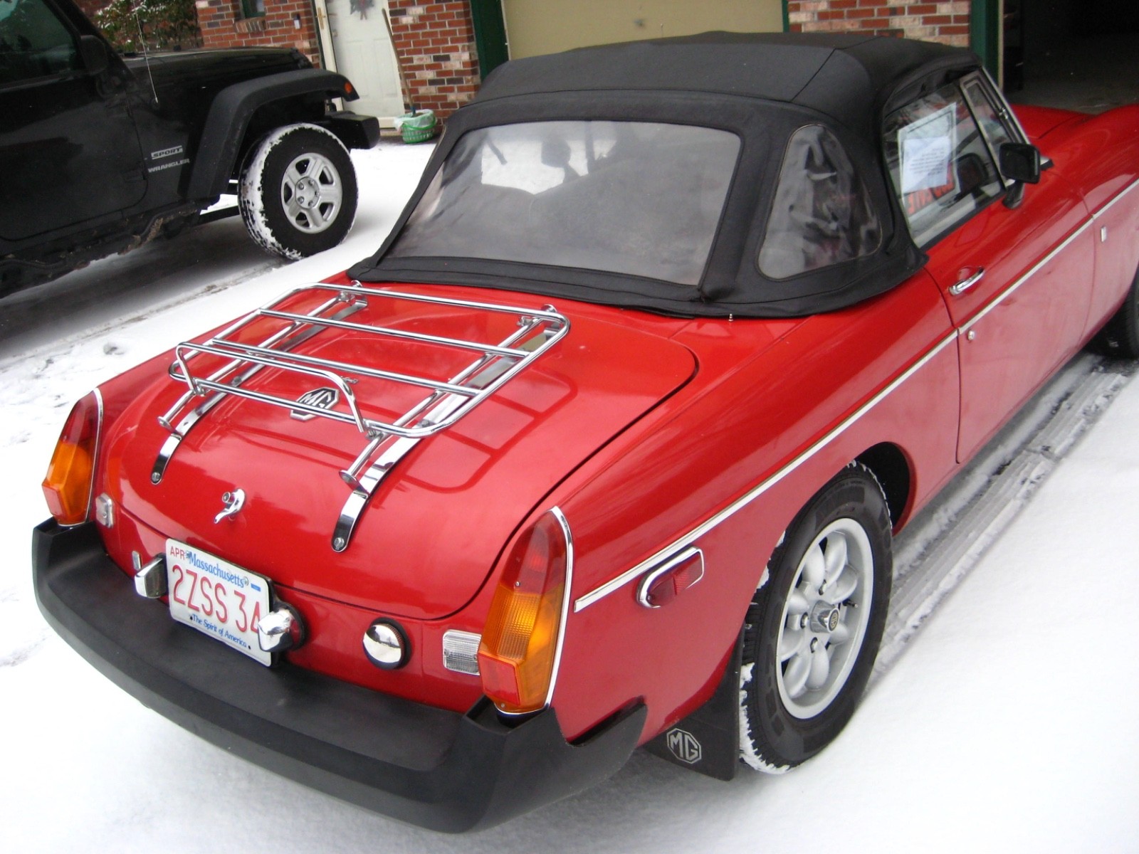 MGB-MGB-1977-Coupe-Gray