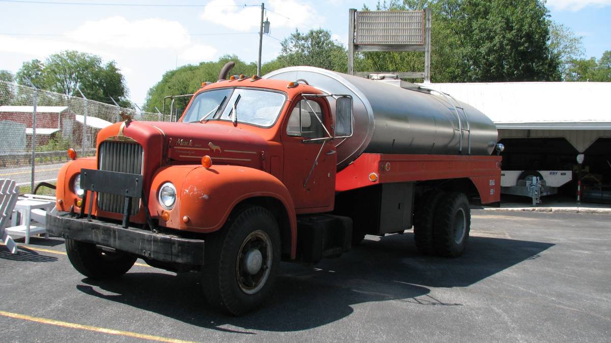 Mack-b61-1957-Red