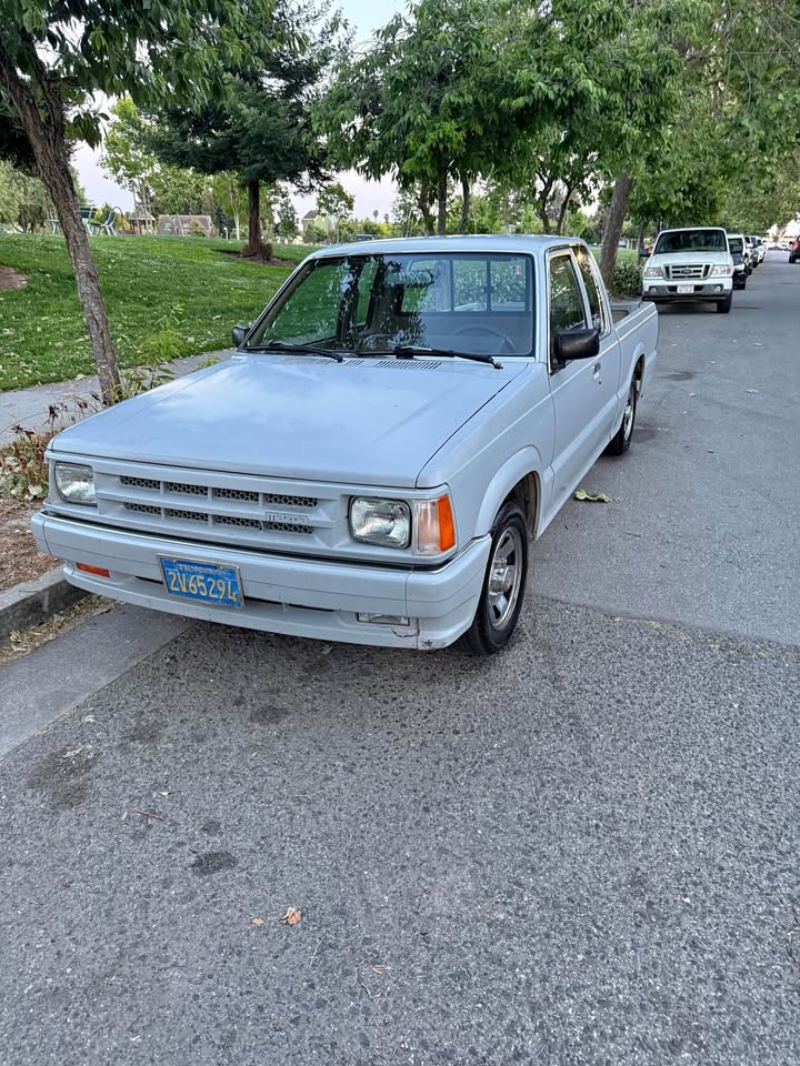 Mazda-B-series-1986