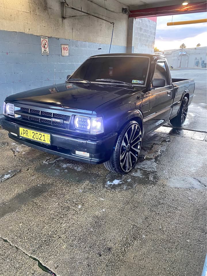 Mazda-B-series-1987
