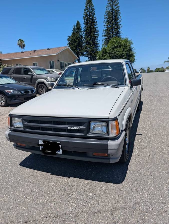 Mazda-B2000-1987-white