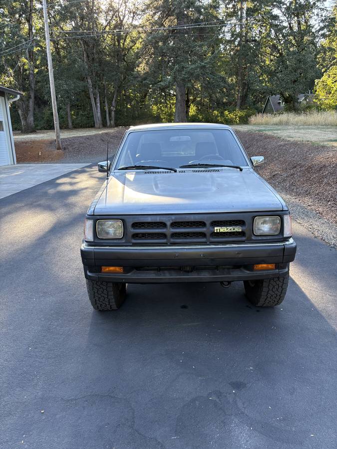 Mazda-B2600-1991-grey