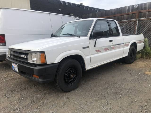 Mazda-B2600i-se-5-pickup-truck-1991-White