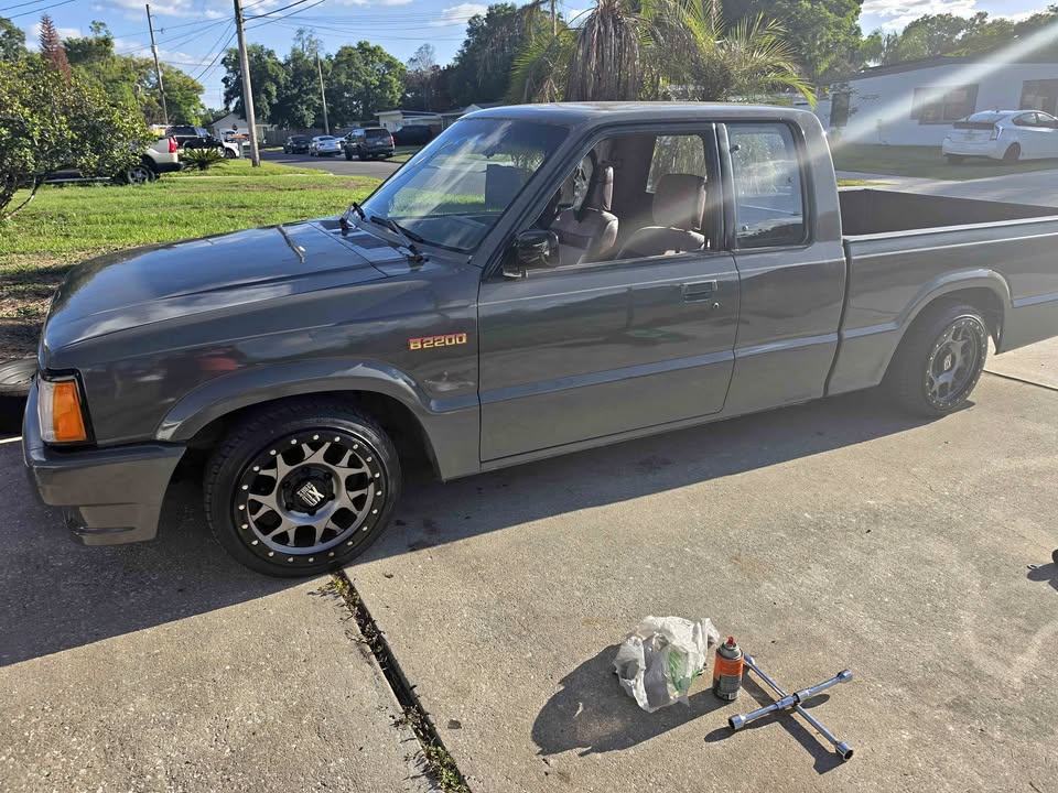 Mazda-Mazda-b-series-cab-plus-1988